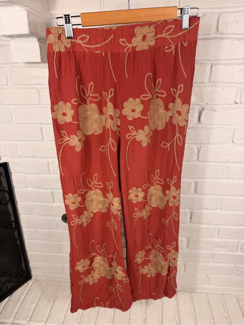 Liv Los Angeles Embroidered Floral Wide Leg Pants Size M‎ Boho Rayon Coral Pink